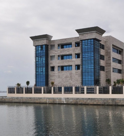 Ambassade Splits Gendarmes